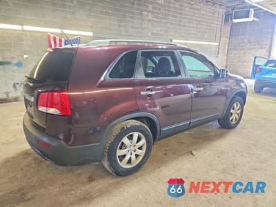 Trzecie zdjęcie samochodu z tyłu: 2013 KIA SORENTO LX VIN:5XYKT3A66DG399503 - miniatura