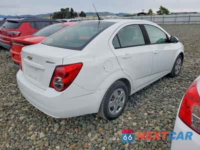 Trzecie zdjęcie samochodu z tyłu: 2014 CHEVROLET SONIC LS VIN:1G1JA5SG0E4194756 - miniatura