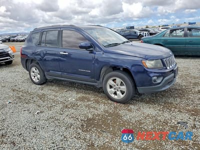 Czwarte zdjęcie samochodu z boku: 2016 JEEP COMPASS LATITUDE VIN:1C4NJCEA4GD655433 - miniatura