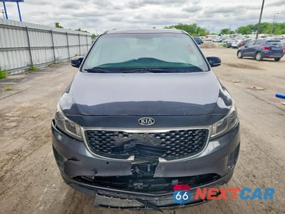 Piąte zdjęcie samochodu w środku: 2017 KIA SEDONA LX VIN:KNDMB5C19H6234367 - miniatura