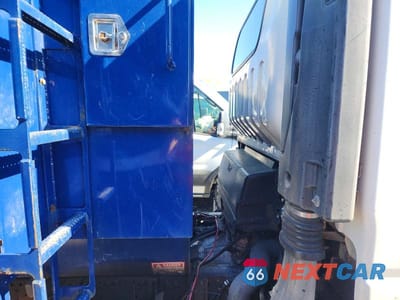 Zdjęcie 11 z 13 samochodu: 2017 ISUZU NPR HD REFUSE TRUCK VIN:54DC4W1B6HS800043 - miniatura