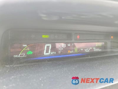 Zdjęcie 9 z 12 samochodu: 2014 TOYOTA PRIUS V TWO VIN:JTDZN3EU4E3312401 - miniatura