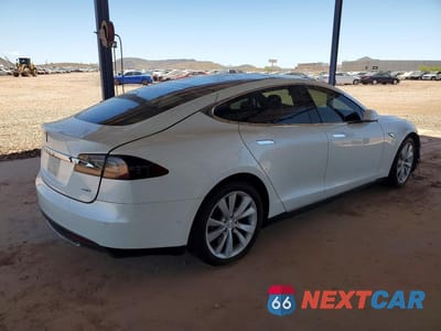 Trzecie zdjęcie samochodu z tyłu: 2016 TESLA MODEL S VIN:5YJSA1E29GF128870 - miniatura