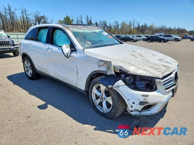 Czwarte zdjęcie samochodu z boku: 2018 MERCEDES-BENZ GLC 300 4MATIC VIN:WDC0G4KB4JV052750 - miniatura