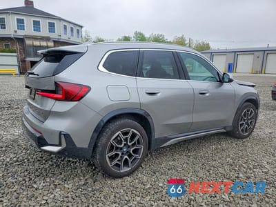 Trzecie zdjęcie samochodu z tyłu: 2024 BMW X1 XDRIVE28I VIN:WBX73EF09R5Y41523 - miniatura