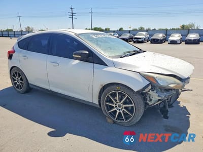 Czwarte zdjęcie samochodu z boku: 2013 FORD FOCUS SE VIN:1FADP3K21DL163926 - miniatura