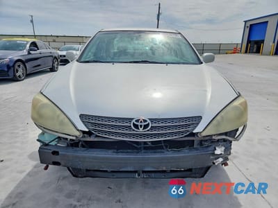 Piąte zdjęcie samochodu w środku: 2004 TOYOTA CAMRY LE VIN:4T1BE32K64U916539 - miniatura