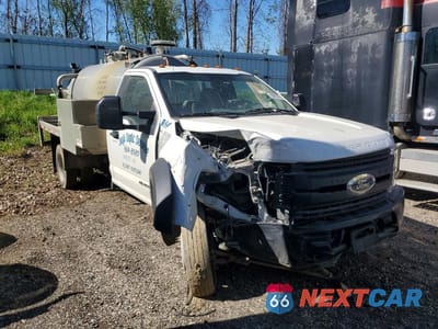 Czwarte zdjęcie samochodu z boku: 2018 FORD F550 SUPER DUTY VIN:1FDUF5GT8JDA04185 - miniatura