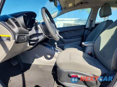 Zdjęcie 7 z 13 samochodu: 2016 KIA FORTE LX VIN:KNAFK4A66G5511513 - miniatura