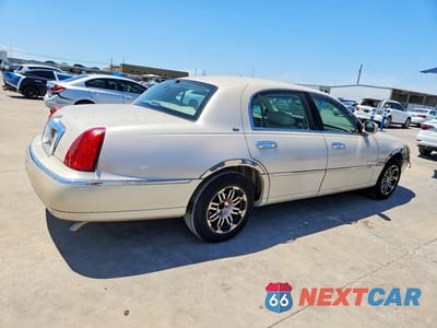 Trzecie zdjęcie samochodu z tyłu: 2000 LINCOLN TOWN CAR CARTIER VIN:1LNHM83W6YY877221 - miniatura
