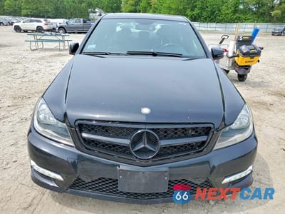 Piąte zdjęcie samochodu w środku: 2013 MERCEDES-BENZ C 300 4MATIC VIN:WDDGF8AB3DA785020 - miniatura