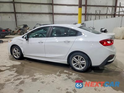 Drugie zdjęcie samochodu z przodu: 2017 CHEVROLET CRUZE LT VIN:1G1BE5SM0H7148815 - miniatura