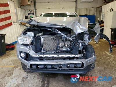 Piąte zdjęcie samochodu w środku: 2020 TOYOTA TACOMA VIN:3TMCZ5AN1LM326742 - miniatura
