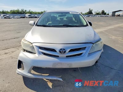 Piąte zdjęcie samochodu w środku: 2013 TOYOTA COROLLA L VIN:2T1BU4EE6DC956751 - miniatura