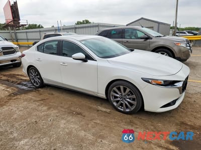 Czwarte zdjęcie samochodu z boku: 2023 MAZDA 3 PREFERRED VIN:3MZBPACM0PM379319 - miniatura