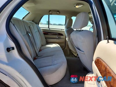 Zdjęcie 10 z 12 samochodu: 2007 MERCURY GRAND MARQUIS GS VIN:2MEFM74V97X638822 - miniatura