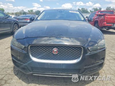 Piąte zdjęcie samochodu w środku: 2017 JAGUAR XE VIN:SAJAR4BG8HA962887 - miniatura