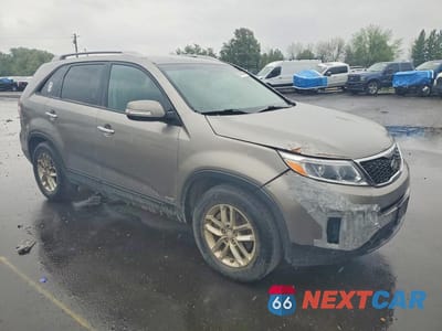 Czwarte zdjęcie samochodu z boku: 2015 KIA SORENTO LX VIN:5XYKTCA69FG631868 - miniatura