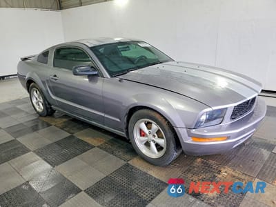 Czwarte zdjęcie samochodu z boku: 2007 FORD MUSTANG V6 COUPE VIN:1ZVFT80N675288418 - miniatura