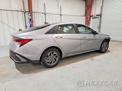 Trzecie zdjęcie samochodu z tyłu: 2026 HYUNDAI ELANTRA HYBRID BLUE VIN:KMHLM4DJ2TU184703 - miniatura