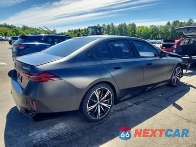 Trzecie zdjęcie samochodu z tyłu: 2026 BMW 550 XE VIN:WBA13FK09TCV38532 - miniatura