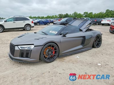 2017 AUDI R8 SPYDER WUAVACFX8H7904676 - główne zdjęcie licytacji z USA - miniatura