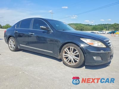 Czwarte zdjęcie samochodu z boku: 2011 HYUNDAI GENESIS 4.6L VIN:KMHGC4DFXBU129737 - miniatura