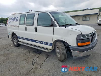 Czwarte zdjęcie samochodu z boku: 2018 GMC SAVANA G2500 VIN:1GTW7AFG9J1903078 - miniatura