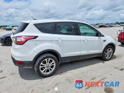 Trzecie zdjęcie samochodu z tyłu: 2017 FORD ESCAPE SE VIN:1FMCU9GD3HUD33291 - miniatura