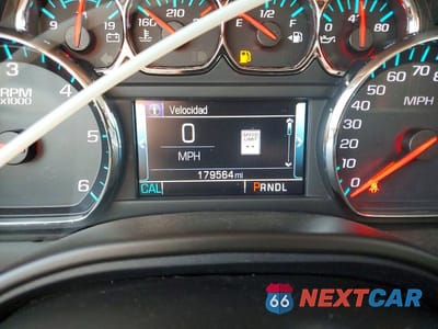 Zdjęcie 9 z 13 samochodu: 2018 CHEVROLET SUBURBAN K1500 LT VIN:1GNSKHKC5JR334716 - miniatura