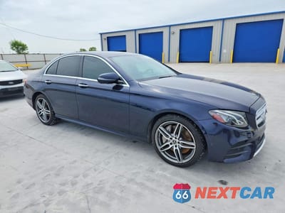 Czwarte zdjęcie samochodu z boku: 2020 MERCEDES-BENZ E 350 VIN:WDDZF8DB0LA749806 - miniatura