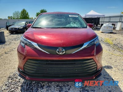 Piąte zdjęcie samochodu w środku: 2026 TOYOTA SIENNA XLE 8-PASSENGER VIN:5TDYRKEC9TS297925 - miniatura