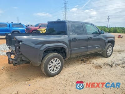 Trzecie zdjęcie samochodu z tyłu: 2025 TOYOTA TACOMA SR5 VIN:3TMLB5JN1SM128990 - miniatura
