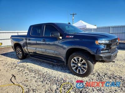 Czwarte zdjęcie samochodu z boku: 2020 CHEVROLET SILVERADO K1500 LT VIN:3GCUYDED1LG438264 - miniatura