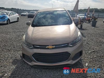 Piąte zdjęcie samochodu w środku: 2018 CHEVROLET TRAX LS VIN:3GNCJKSB9JL305920 - miniatura