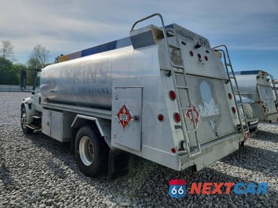Trzecie zdjęcie samochodu z tyłu: 2004 INTERNATIONAL 4400 FUEL / LUBE TRUCK VIN:1HTMKAAN74H655696 - miniatura