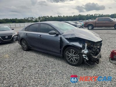 Czwarte zdjęcie samochodu z boku: 2022 KIA FORTE GT LINE VIN:3KPF54AD6NE478927 - miniatura