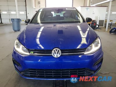 Piąte zdjęcie samochodu w środku: 2019 VOLKSWAGEN GOLF R VIN:WVWWA7AU0KW141314 - miniatura