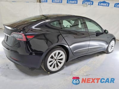 Trzecie zdjęcie samochodu z tyłu: 2023 TESLA MODEL 3 VIN:5YJ3E1EA6PF434196 - miniatura