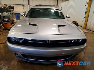 Piąte zdjęcie samochodu w środku: 2017 DODGE CHALLENGER SXT VIN:2C3CDZAG6HH659097 - miniatura
