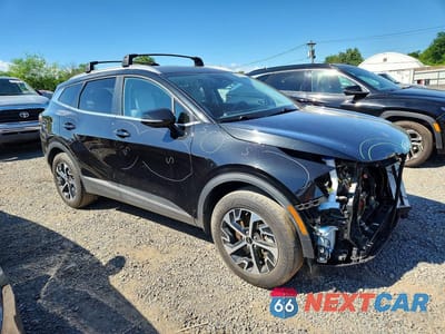 Czwarte zdjęcie samochodu z boku: 2023 KIA SPORTAGE EX VIN:KNDPVCAG9P7072328 - miniatura