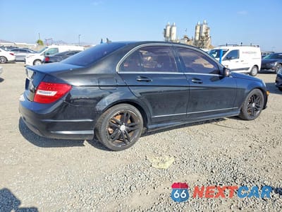 Trzecie zdjęcie samochodu z tyłu: 2013 MERCEDES-BENZ C 250 VIN:WDDGF4HB5DR242722 - miniatura