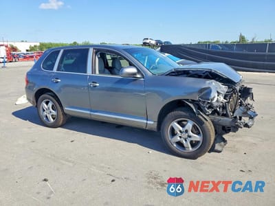 Czwarte zdjęcie samochodu z boku: 2005 PORSCHE CAYENNE S VIN:WP1AB29P45LA60300 - miniatura