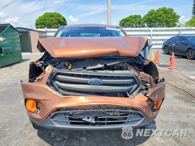 Piąte zdjęcie samochodu w środku: 2017 FORD ESCAPE S VIN:1FMCU0F7XHUB15162 - miniatura