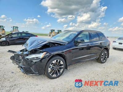 2026 VOLVO XC60 PLUS YV4M12RC4T1437065 - główne zdjęcie licytacji z USA - miniatura