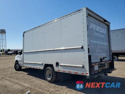 Trzecie zdjęcie samochodu z tyłu: 2022 FORD E350 BOX TRUCK VIN:1FDWE3FN9NDC04078 - miniatura
