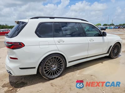 Trzecie zdjęcie samochodu z tyłu: 2026 BMW X7 ALPINA XB7 VIN:5UX43EM08T9056024 - miniatura