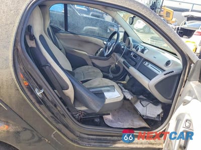 Zdjęcie 10 z 12 samochodu: 2011 SMART FORTWO PURE VIN:WMEEJ3BA0BK428069 - miniatura
