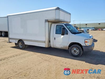 Czwarte zdjęcie samochodu z boku: 2011 FORD E450 BOX TRUCK VIN:1FDXE4FSXBDA13653 - miniatura