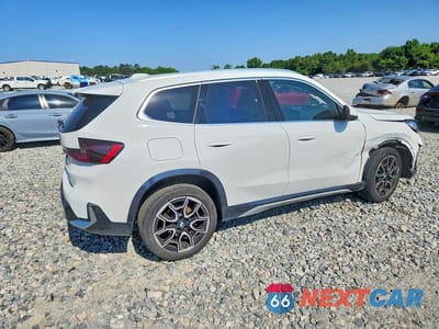 Trzecie zdjęcie samochodu z tyłu: 2025 BMW X1 XDRIVE28I VIN:WBX73EF09S5309257 - miniatura